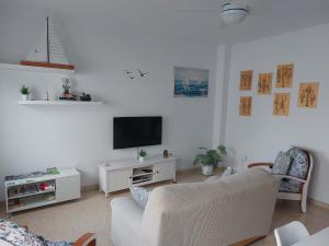 A television and/or entertainment centre at Casa La Palmera