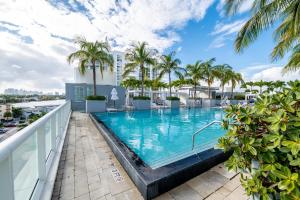 Πισίνα στο ή κοντά στο 2 BR Luxury Beach Apartment with Resort Amenities