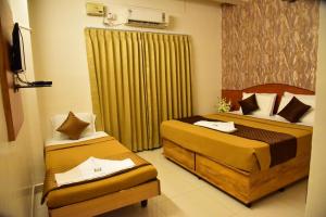 Voodi või voodid majutusasutuse Rajalakshmi Comforts Mysuru toas
