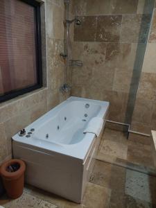 Foto dalla galleria di Megaron Cave Hotel Cappadocia a Ortahisar