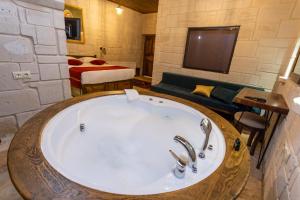 Foto dalla galleria di Megaron Cave Hotel Cappadocia a Ortahisar