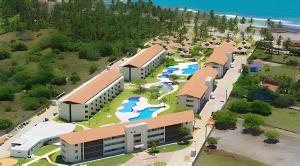 an aerial view of a resort with a water park at Apto 304-D, 1 quarto completo! in Tamandaré
