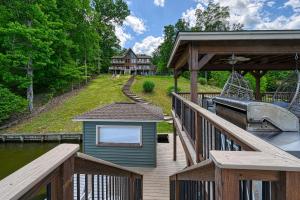 Balkón nebo terasa v ubytování Ultimate Lka Retreat Boatdock Heated Pool Hottub