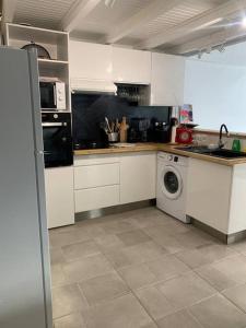 Cucina o angolo cottura di Gîte villa soleil & Spa