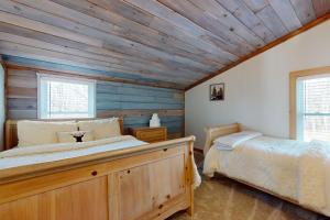 a bedroom with a bed and a wooden ceiling at SoMoguly in Mount Holly