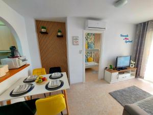 TV a/nebo společenská místnost v ubytování Mira apartman