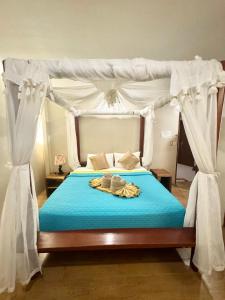 Postel nebo postele na pokoji v ubytování White Beach Suites Boracay