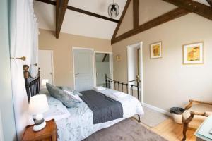 a bedroom with a bed in a room at Bulat-Pestivien Retreat with 4 spacious Bedrooms in Bulat-Pestivien