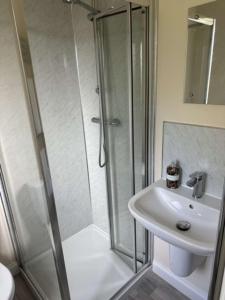 a bathroom with a shower and a sink at Newark area - modern 3 bedroom semi with free off road parking for 2 vehicles in Balderton