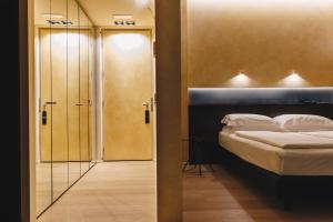Postel nebo postele na pokoji v ubytování DelleArti Design Hotel