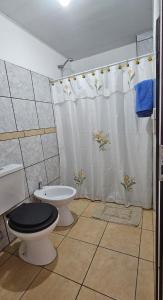 Bilik mandi di Hospedaje Línea León