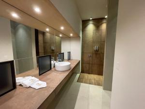 Koupelna v ubytování Cuatro Lunas Hotel Boutique