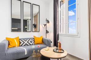 Posezení v ubytování Frontière Monaco - Splendide 2 pièces - Vue Mer