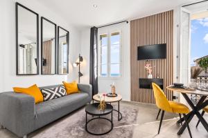 TV a/nebo společenská místnost v ubytování Frontière Monaco - Splendide 2 pièces - Vue Mer