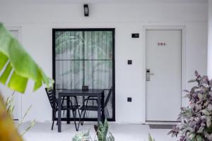 a black table and chairs in front of a building at Belvedere Thoddoo in Thoddoo