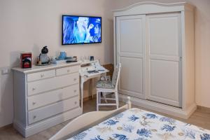 TV a/nebo společenská místnost v ubytování la casa nei castelli