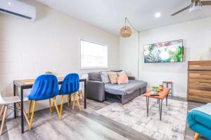 NEW Designed Apt 2023 NrUCF PETSOk PrivateEntry的休息区