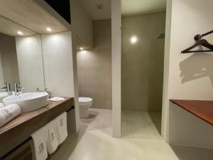 Koupelna v ubytování Cuatro Lunas Hotel Boutique