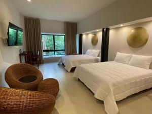 Postel nebo postele na pokoji v ubytování Cuatro Lunas Hotel Boutique