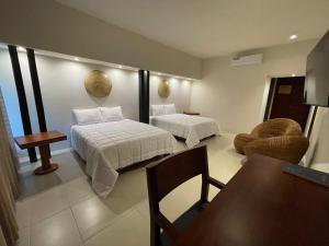 Postel nebo postele na pokoji v ubytování Cuatro Lunas Hotel Boutique