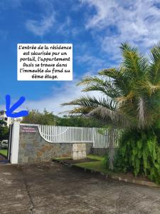 Градина пред Joli T2 L'Oasis vue mer des Caraïbes proche des plages