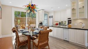 a kitchen and dining room with a table and chairs at Sea Breeze Villa in Key West