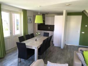 Η κουζίνα ή μικρή κουζίνα στο Pet-Loving Stay with Garden +10 φωτογραφίες