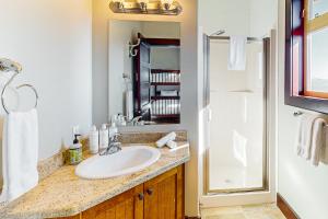 Ένα μπάνιο στο Aspens Townhouse 1 +11 φωτογραφίες