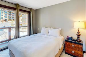 Ένα ή περισσότερα κρεβάτια σε δωμάτιο στο Aspens Townhouse 1