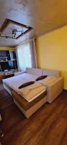 Posteľ alebo postele v izbe v ubytovaní Apartman Motorcycle friendly Osijek