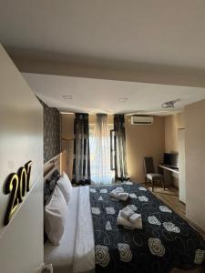 Postel nebo postele na pokoji v ubytování Bed & Coffee LUKAS Krusevac