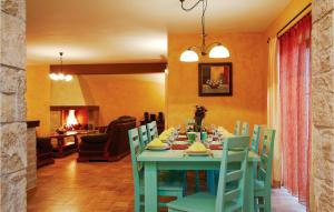 Posedenie v ubytovaní Nice Home In Golubovo With Kitchen