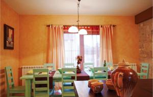 Posedenie v ubytovaní Nice Home In Golubovo With Kitchen
