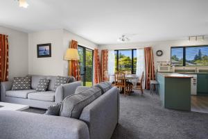 Χώρος καθιστικού στο Alpine Peek - Hanmer Springs Holiday Home