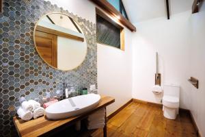 Ένα μπάνιο στο Almonds & Corals Boutique Hotel