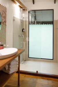 Ένα μπάνιο στο Almonds & Corals Boutique Hotel