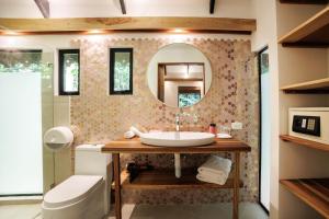 Ένα μπάνιο στο Almonds & Corals Boutique Hotel