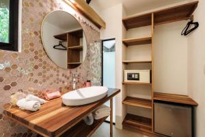 Ένα μπάνιο στο Almonds & Corals Boutique Hotel