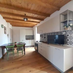Kuchyň nebo kuchyňský kout v ubytování Rifugio al Borgo