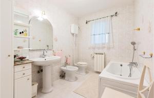 Fotografia z galérie ubytovania 6 Bedroom Lovely Home In Liznjan v destinácii Ližnjan
