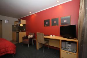 TV a/nebo společenská místnost v ubytování Bentleys Motor Inn