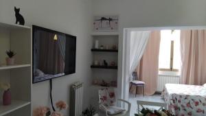 a living room with a flat screen tv on a wall at Mis Flores,appartamento con parcheggio, parco e spiaggia privata in Santa Marinella