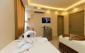 Letto o letti in una camera di PYRAMIDS guest house