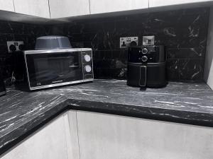 Η κουζίνα ή μικρή κουζίνα στο PE2 - 2 Bed 2 Bath - Self Check-In - Free Wifi - Off Road Parking +13 φωτογραφίες