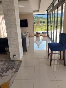 Μια τηλεόραση ή/και κέντρο ψυχαγωγίας στο Champagne Manor