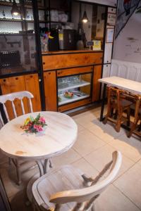 Hostal El Quinde的厨房或小厨房