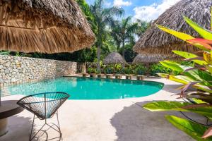Bazén v ubytování Cuatro Lunas Hotel Boutique nebo v jeho okolí