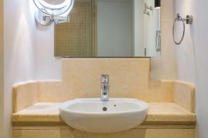 A bathroom at Marina Resort Port Ghalib, a member of Radisson Individuals
