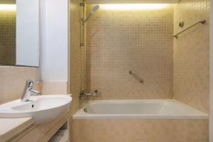 A bathroom at Marina Resort Port Ghalib, a member of Radisson Individuals