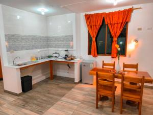 Kuchyň nebo kuchyňský kout v ubytování Suites en el Centro